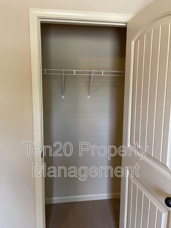 Building Photo - 1326 Ingersoll Dr