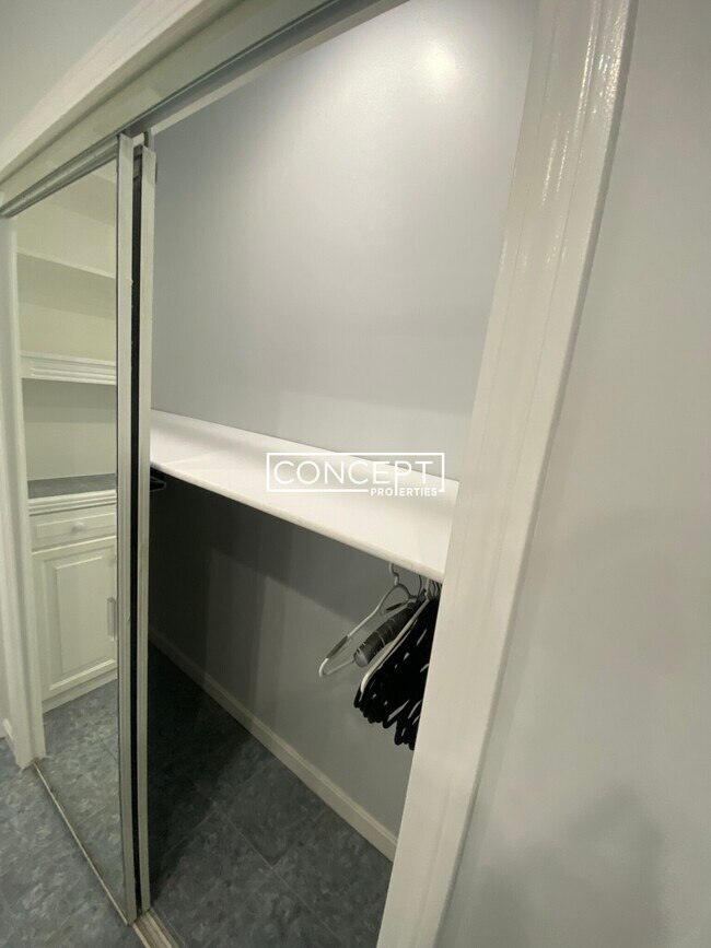 Building Photo - 60 London St