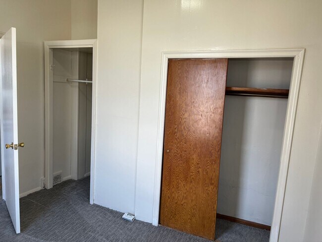 Building Photo - 1BR/1BA Apartment in Multi-Family Unit