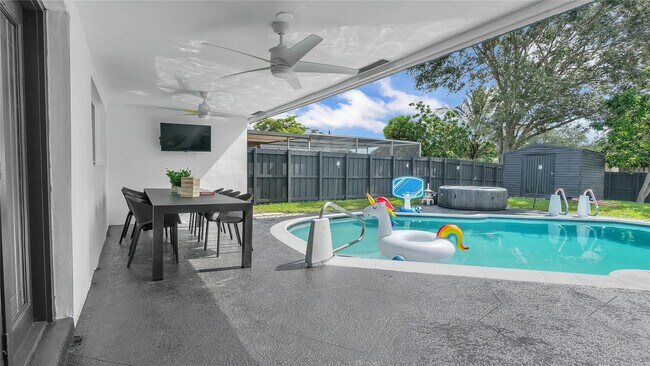 Building Photo - 2201 N 50th Ave