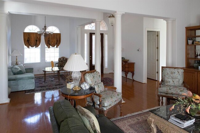 Building Photo - 6801 Winterberry Dr