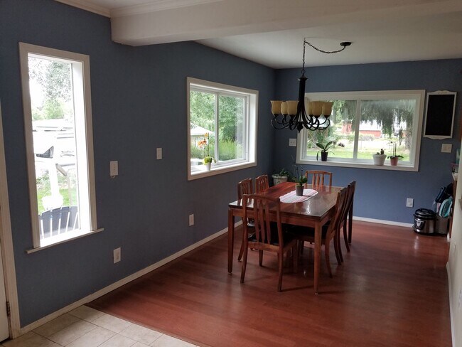 Building Photo - 10002 N Whitworth Dr
