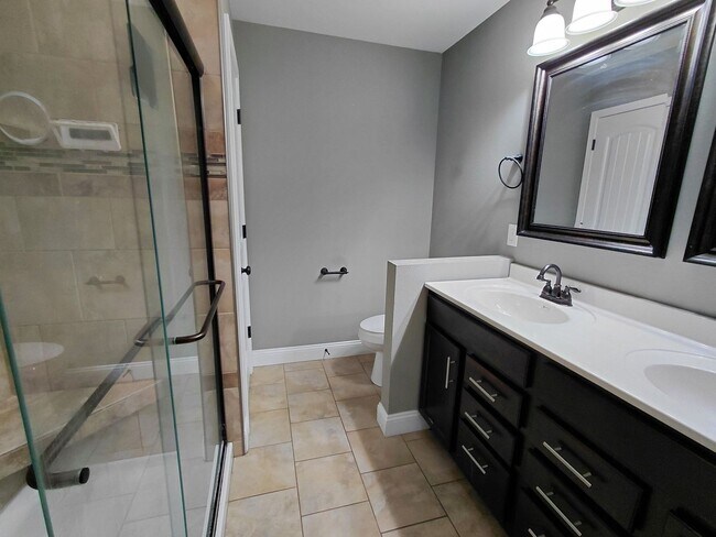 Building Photo - 137 Creek View Dr