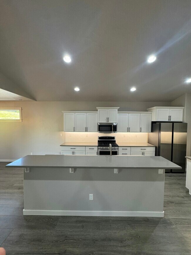 Building Photo - 10496 W Daylily Ct