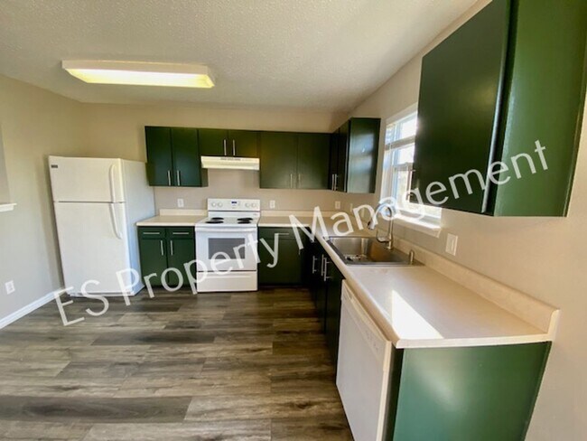 Building Photo - Stunning 3 Bedroom 2 Bath Home in Franklin Township!