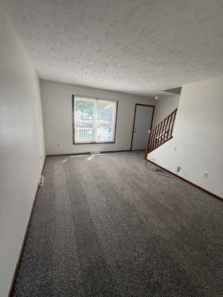 Building Photo - 520 W Smith Rd
