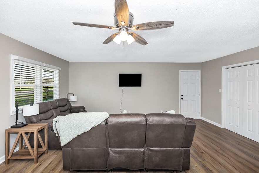 Building Photo - 2406 Shady Lane Dr NW