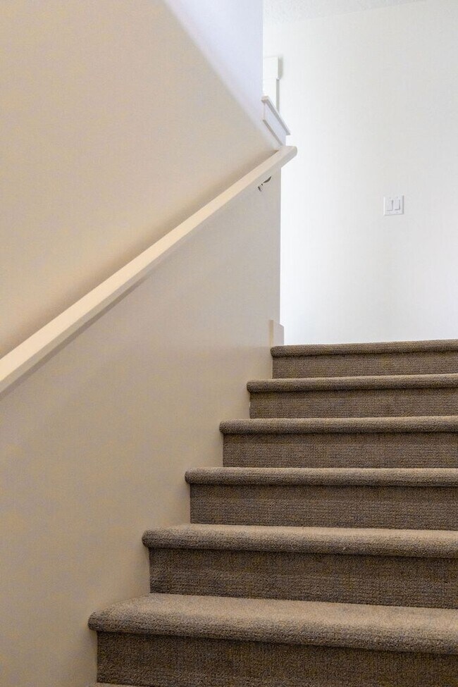 Building Photo - Spacious 4-Bed Home in Sage Canyon