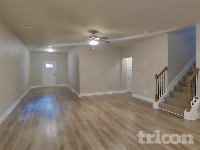 Building Photo - 805 Crescent Way