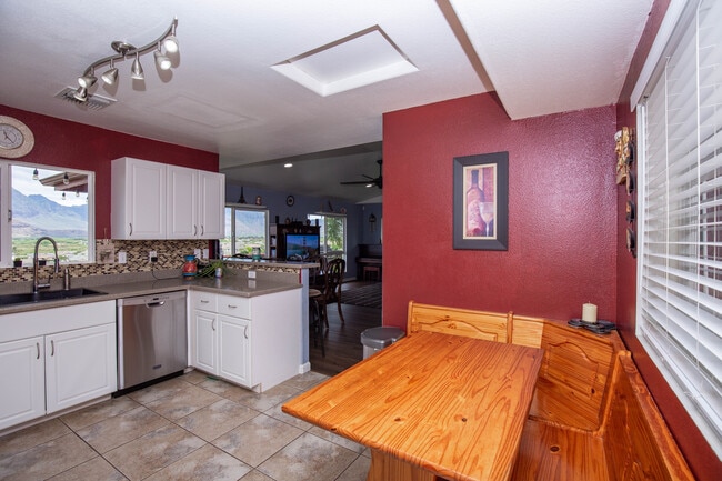 Building Photo - Ocean, Mountains & Sunset Views - 27 PV Pa...