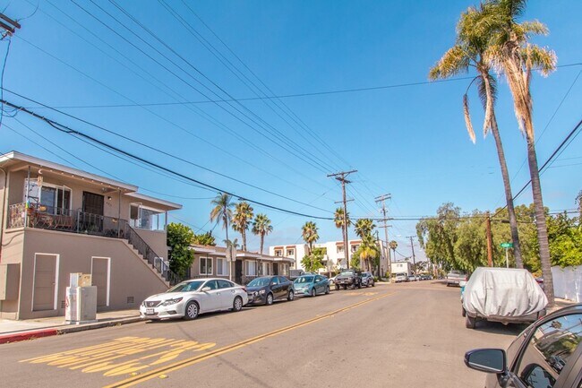 Building Photo - Charming 1 Bedroom / 1 Bath Apartment in Kensington Neighborhood w/ Garage - VACANT FOR VIEWING!