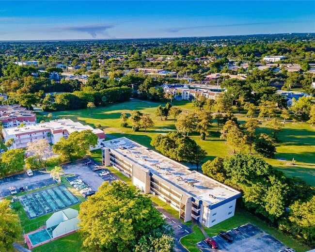 Building Photo - 7911 N Colony Cir