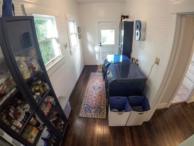 Building Photo - 210 Tabor St