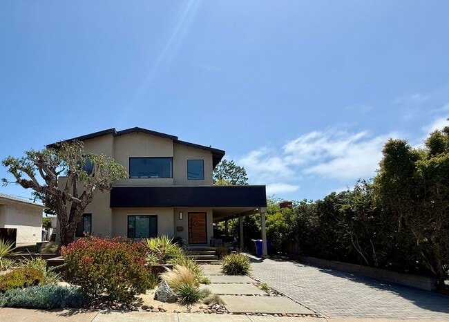 Building Photo - Unique 4 Bedroom House with OCEAN VIEWS in Sunset Cliffs! Fully Furnished! 6 Month Lease Term!
