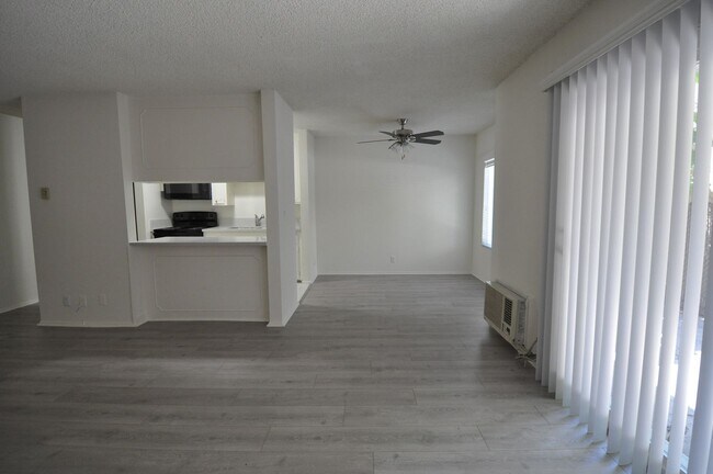 Interior Photo - 4936