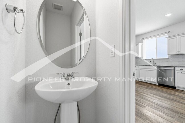 Building Photo - Gorgeous Home with Washer/Dryer and 2-Car Garage