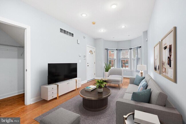 Building Photo - 2339 Catharine St