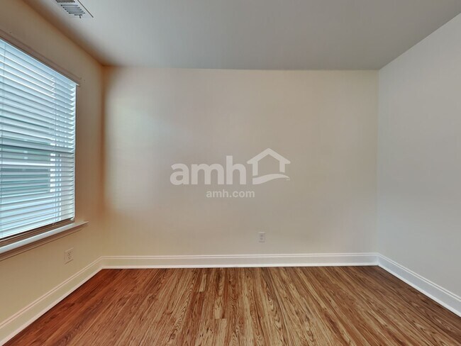 Building Photo - 12 Cherry St