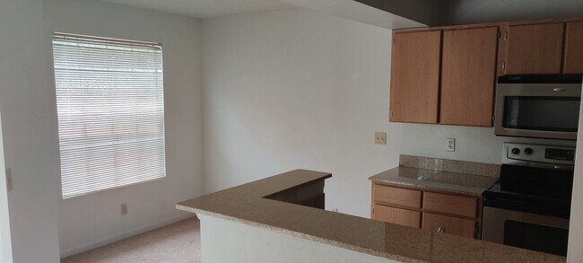 Building Photo - Lexington Place - 1134