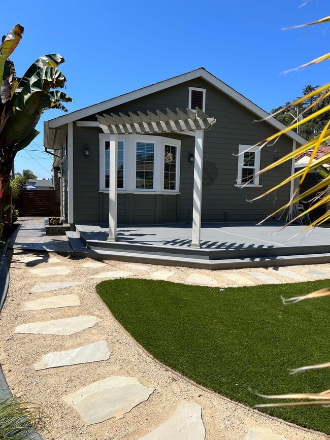 Building Photo - Prospects Heights Charmer 3bd / 2.5ba House