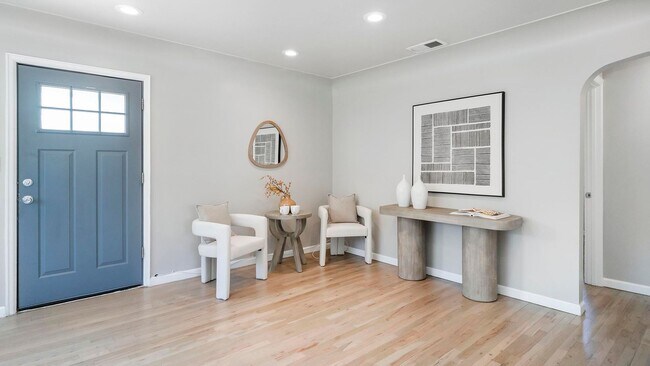 Building Photo - SLOAN'S LAKE: 2-BEDROOM 1 BATH WITH HIGH-END FINISHES