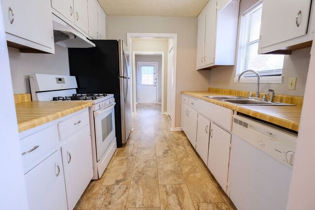 Building Photo - 119 St Andrews Ct