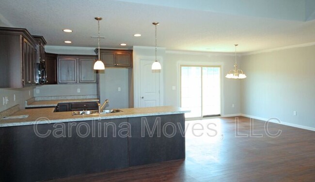 Building Photo - 423 Peaksview Dr