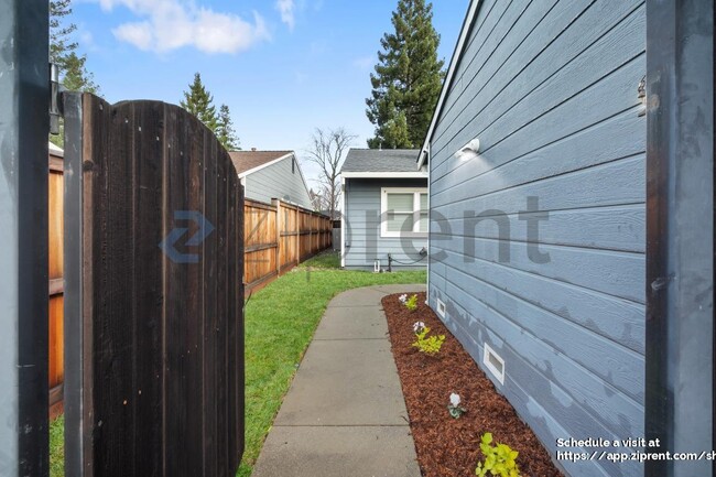 Building Photo - 106 Village Ct