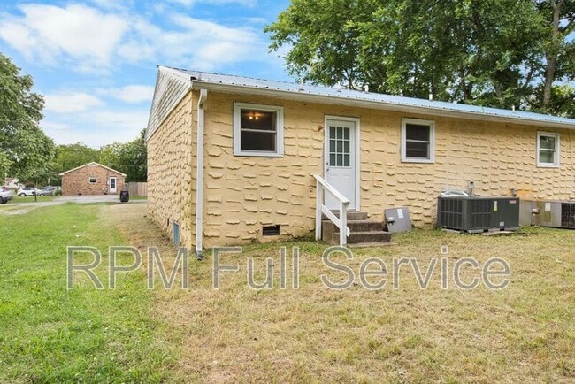 Building Photo - 105 Hubert Dr