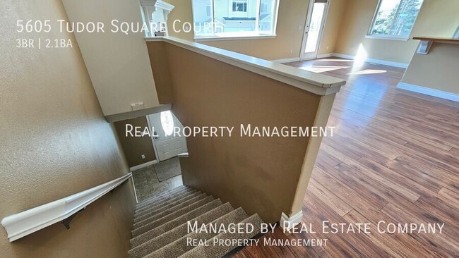 Building Photo - 5605 Tudor Square Ct