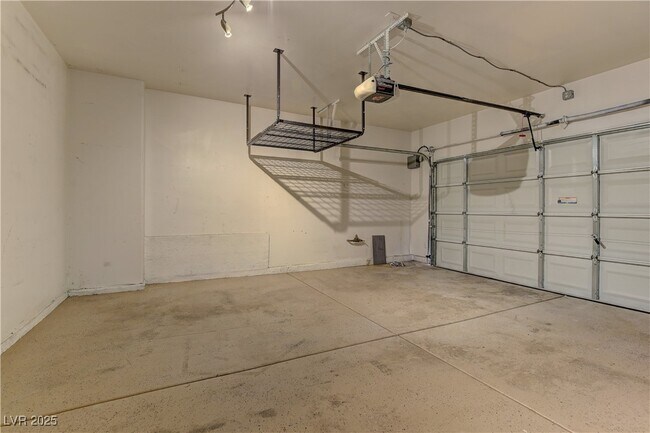 Building Photo - 10654 Solar Hawk Ave