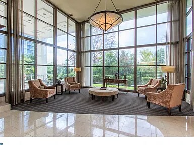 Building Photo - 2429 Locust St