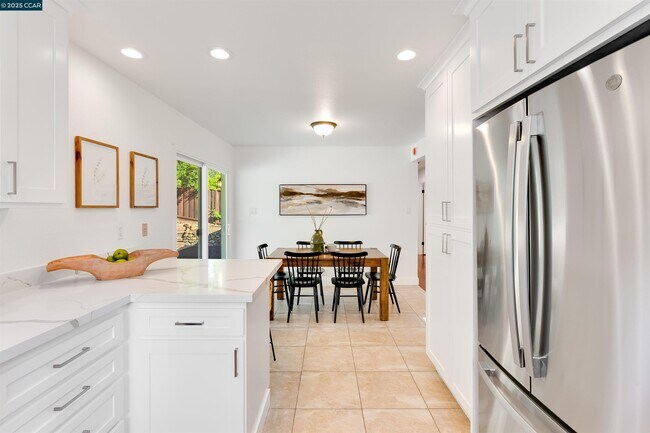 Building Photo - 2424 San Miguel Dr