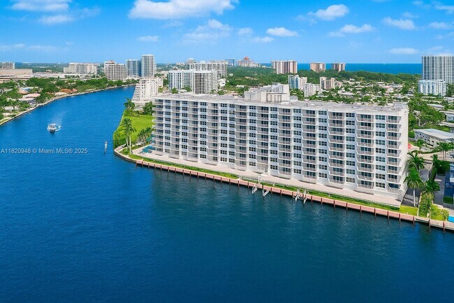 Building Photo - 511 Bayshore Dr