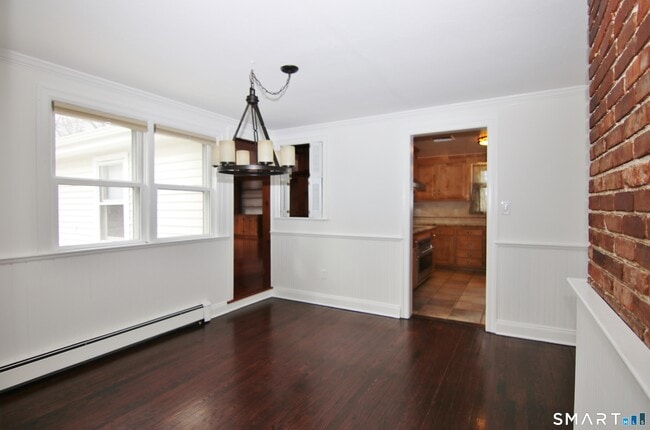 Building Photo - 37 Glen Ave