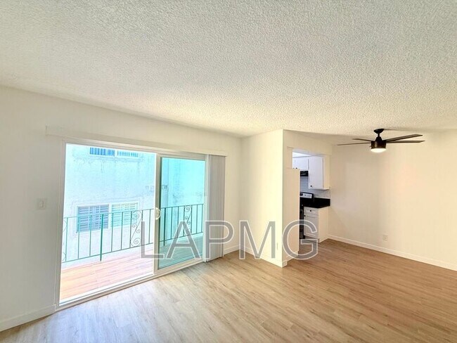 Building Photo - 1426 S Point View St