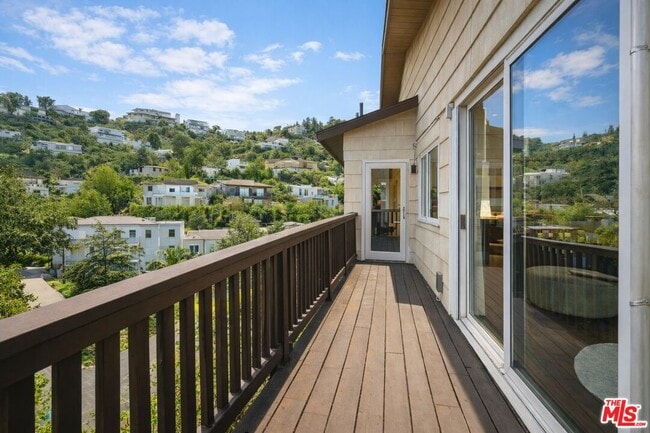 Building Photo - 8810 Hollywood Blvd