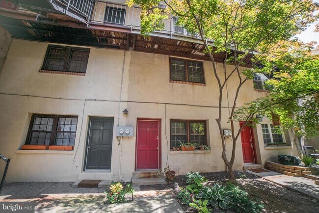 Building Photo - 2300 Naudain St