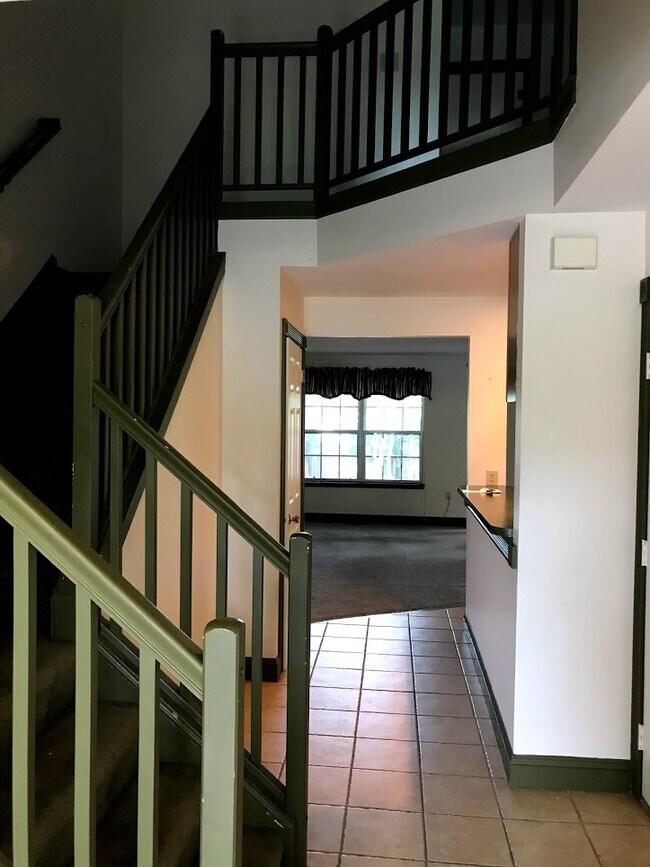 Building Photo - 1624 Macintosh Way