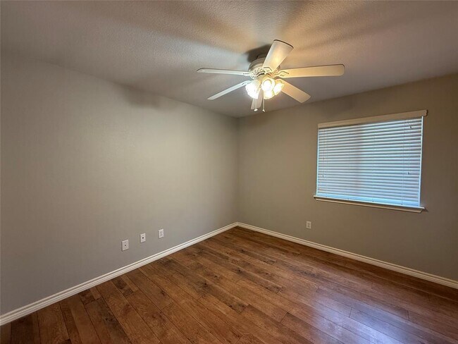 Building Photo - 905 Remington Dr