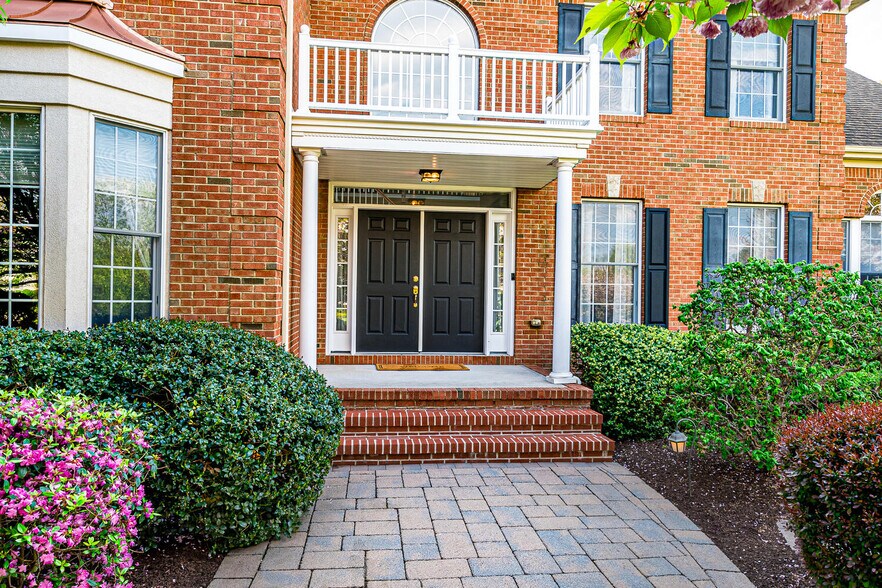 Building Photo - 5 Erin Ct