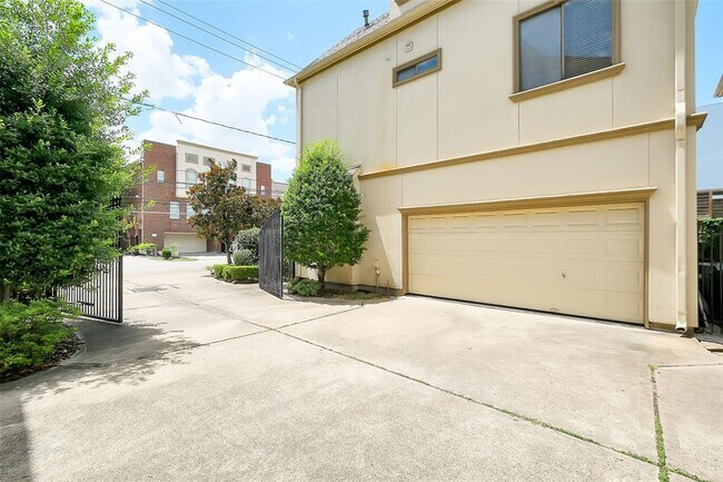 Building Photo - 926 Birdsall St
