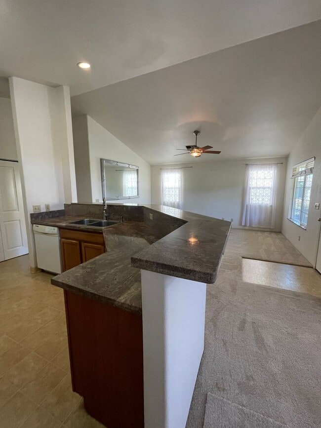 Building Photo - Kihei Three Bedroom