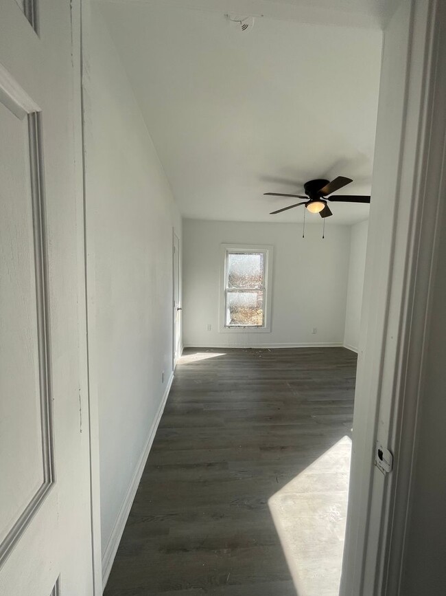 Building Photo - Recently Remodeled 2 bedroom 2 full bathro...