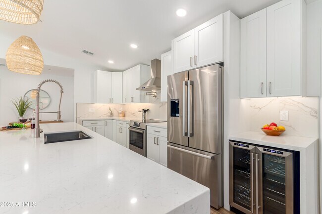 Building Photo - 6020 N 77th Pl