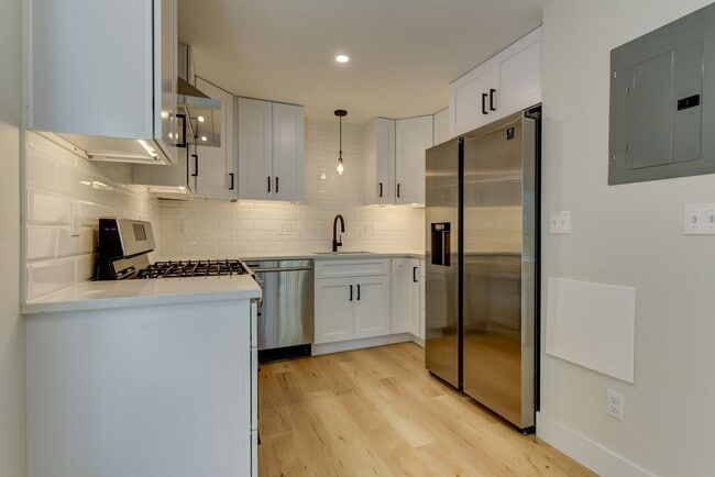 Building Photo - 616 Marine St