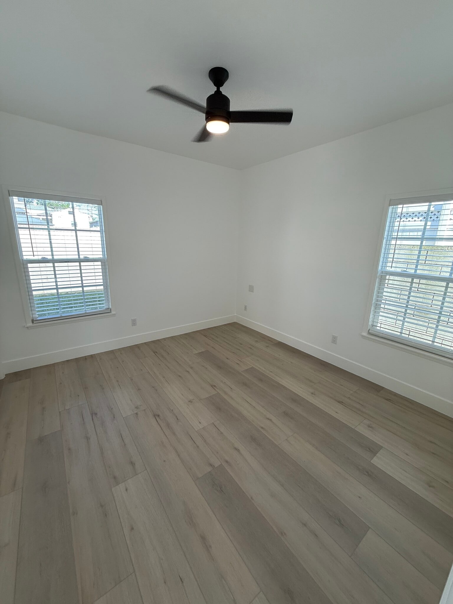 Building Photo - 11483 Delano St