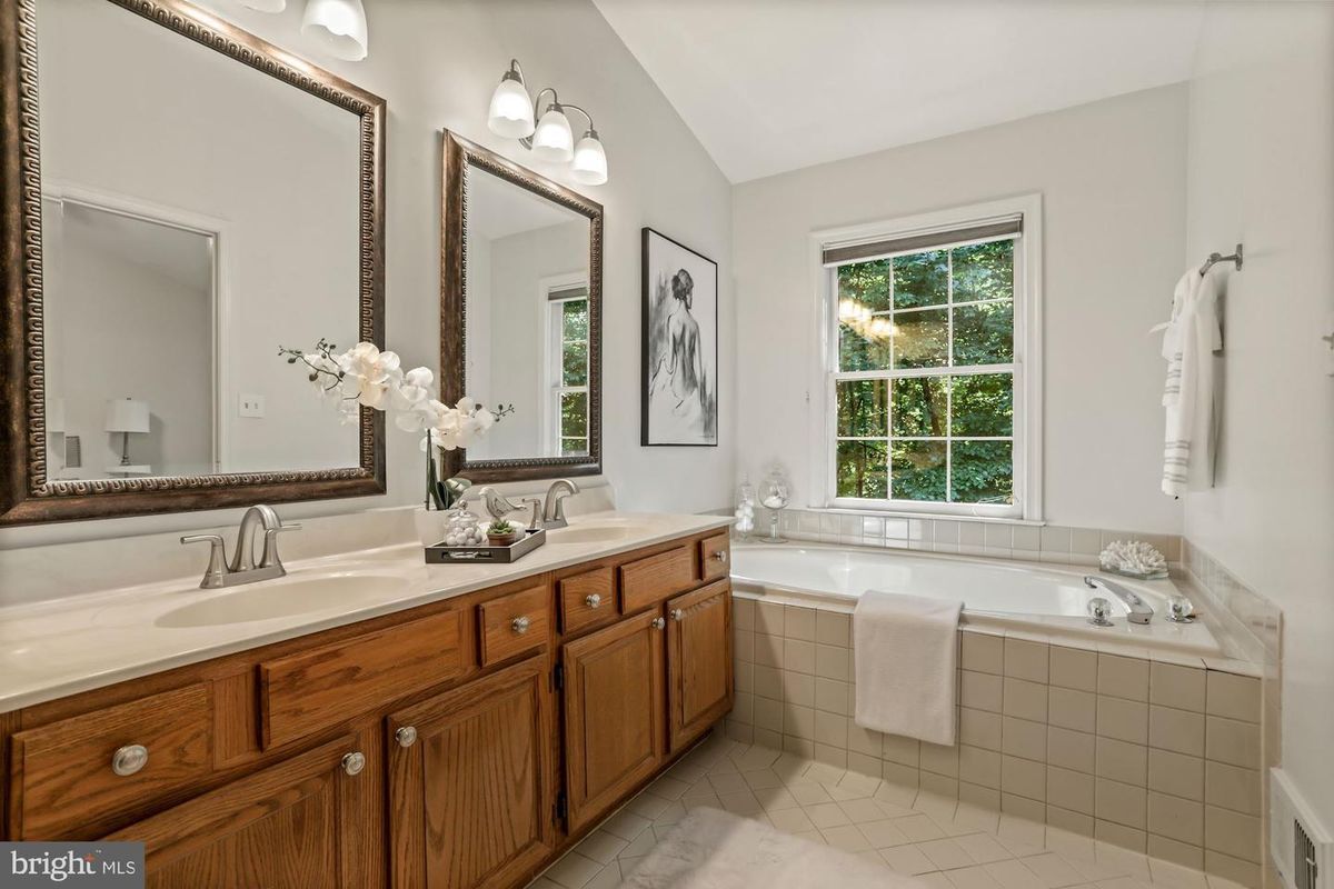 Building Photo - 11280 Fairwind Way