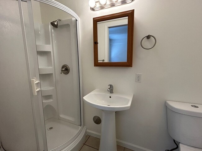 Building Photo - Split ACs! 3 Bathrooms! Indoor Laundry!