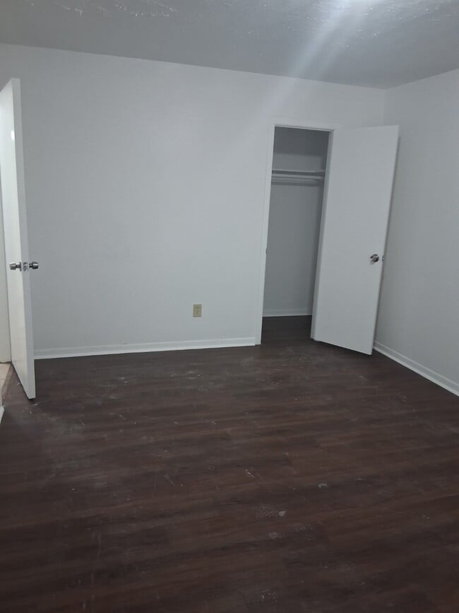 Building Photo - 6823 Castleview Ln